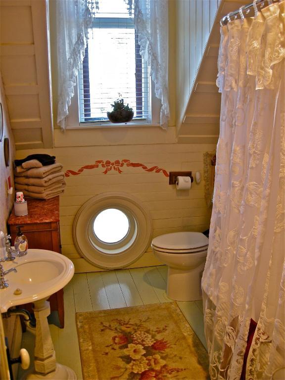 نورث بيند The Old Tower House Bed & Breakfast الغرفة الصورة